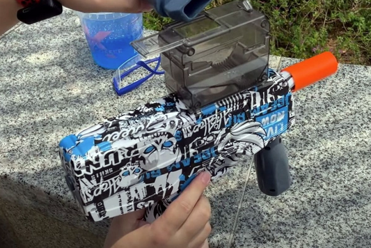 The operation of the water bomb gun requires a total of five steps.